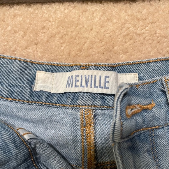 Brandy Melville shorts & pretty little thing top - Picture 2 of 5